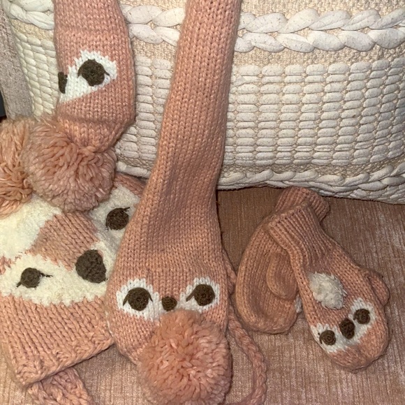 Knit hat scarf mittens - Picture 2 of 4